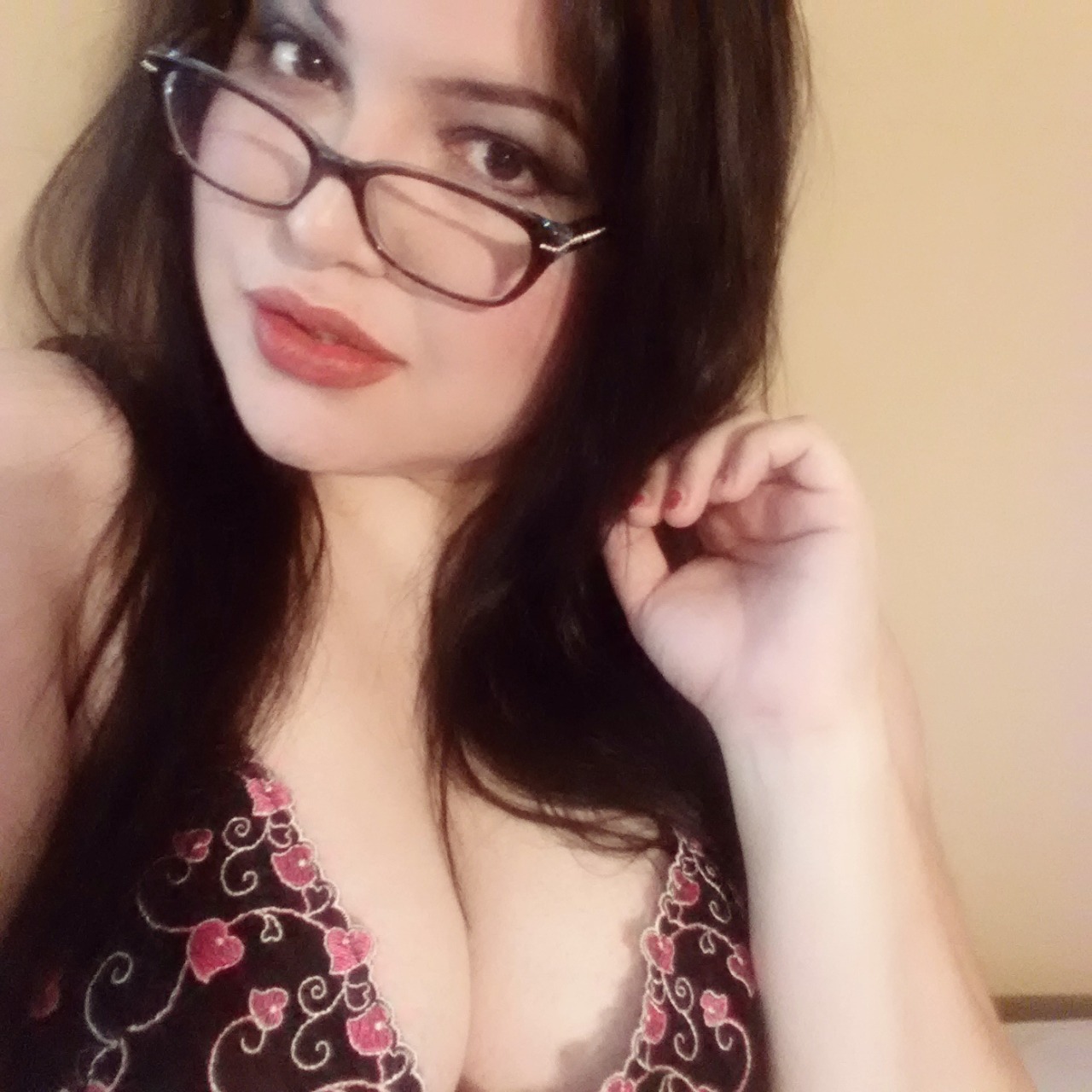 katskinx:  katskinx:  You got the full body shot, now for the selfies.  800 notes?