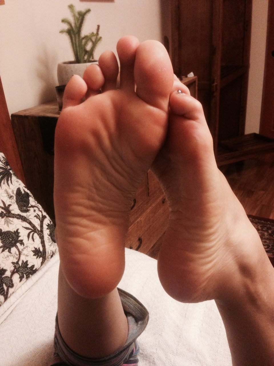 girlyfeet101:  partyfeet:  Celebrate girls feet follow: partyfeet.tumblr.com  follow: