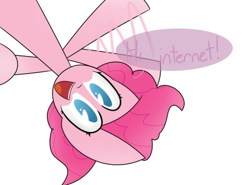 asksparksstarlingmlp:  HAS ANYPONY SEEN A GREEN BOOK?!? It’s this big an- Pinkie did you steal it. Pinkie what are you doing. Pinkie no. Don’t do it. Pinkie stop. STAHP. PINKIE… Oh no…  …<w<