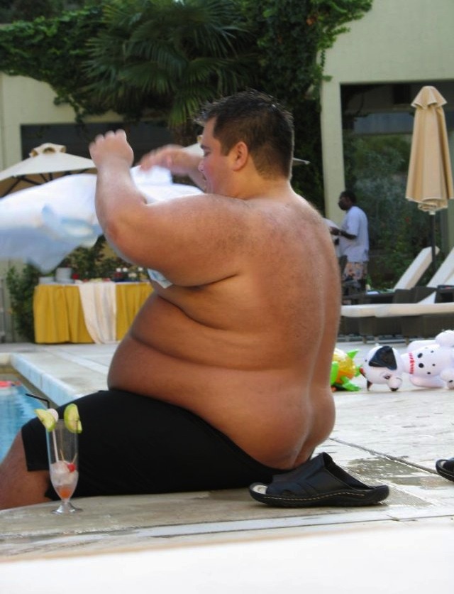 chubbyaddiction:  Big hottie on holidays… 