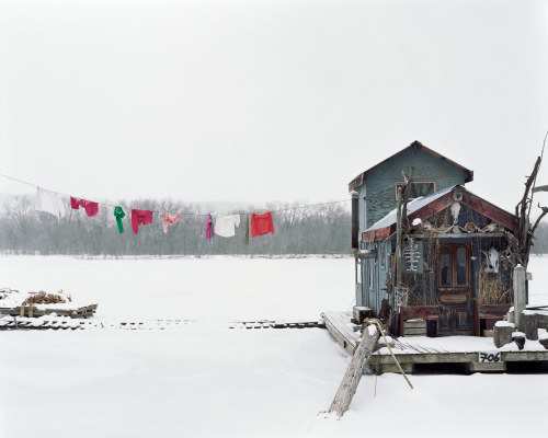 musicmakesyousmart:Alec Soth - Sleeping by the Mississippi