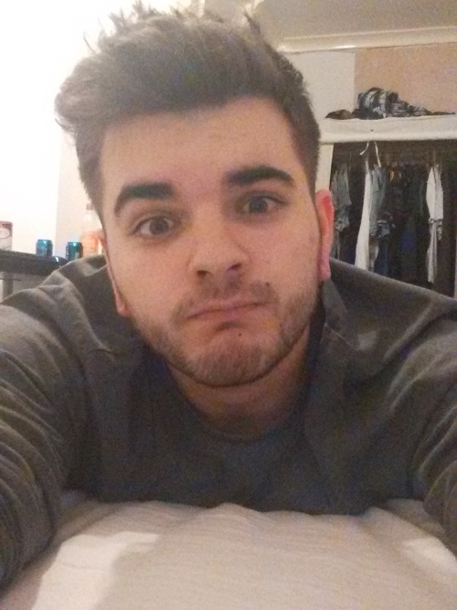 barber-butt:  Why am i taking pictures when i have to be up early tomorrow to look after a 3 year old human