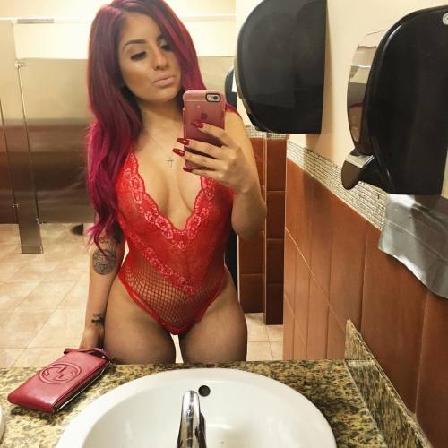stripper-locker-room:  juiice.e