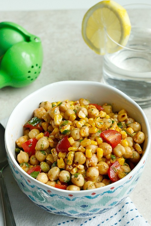 notanotherhealthyfoodblog:  Chili-Lime Chickpea Salad  click here for recipe. 