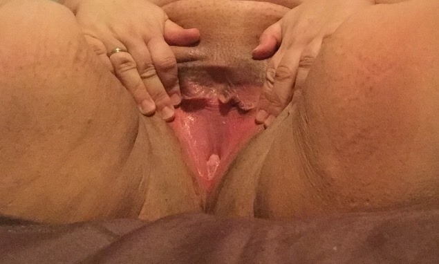 thickcanadiangirlie:  500 followers!!! That deserves some sweet pussy…..