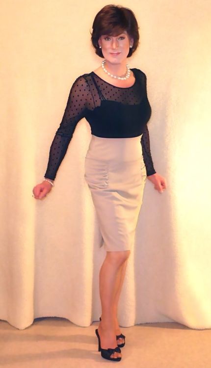 emmadavies2000slut:  Very sexy  beauty awaits