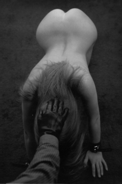 kittensplayground:  bdsmgonewild:  via [bdsmgonewild]  LINK TO SOURCE   💕 