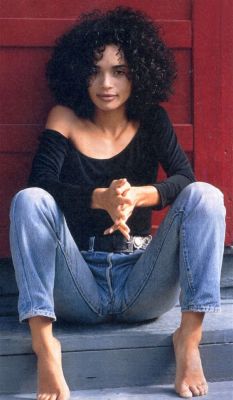 stylinglikeitsthe90s:  Lisa Bonet 