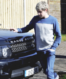 zaynrocksmyworld:  Niall today in Mullingar. Shopping for Greg’s wedding (26th March 2013) 