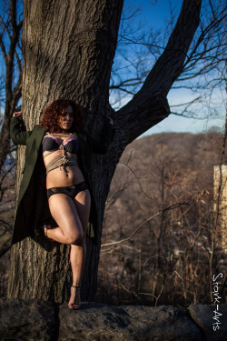 Stark-Arts:park Bound Latina In Heels - Nyc