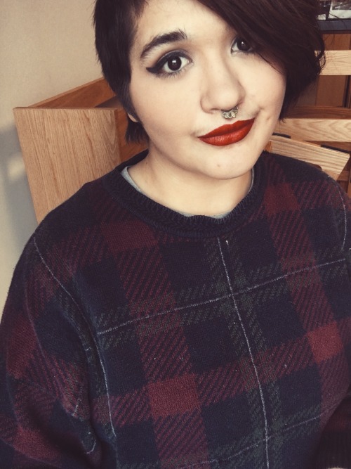 fenrisno: someone take me out to dinner. [they/them]