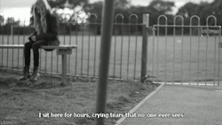 morphine-and-cigarettes:  sad black and white blog, I follow back similar 