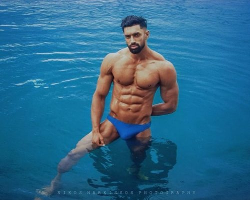 Sexy Sri Lankan model Chamidu Udana in bikinis- what every South Asian hunk should wear