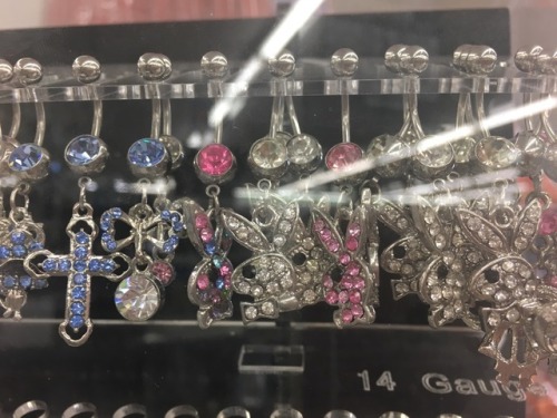 Bout to get my belly button pierced again after seeing these