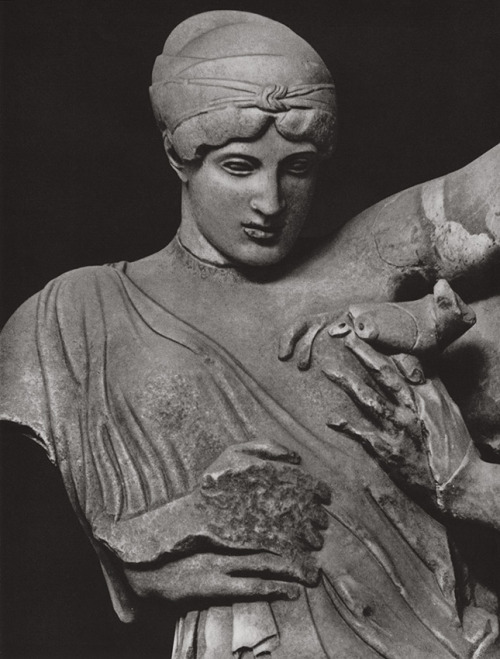 king-of-uruk:Lapith woman. West pediment of the Temple of Zeus at Olympia. Marble. 5th century BCE.