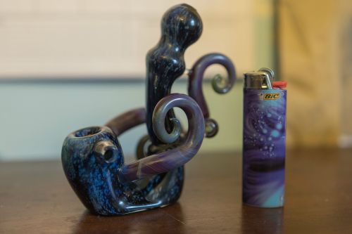 thelonelystonerbitch:  empire420:  Piece I got my GF for her birthday. Bonus matching lighter.  That piece is stunning!