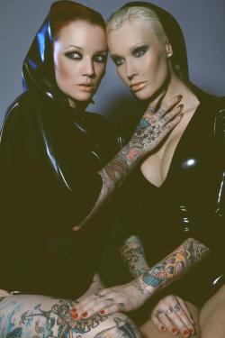  Photo: Nina Kate & Sabina Kelley in