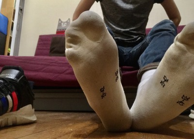 kiffeur-pervert:Mmm those smelly (once) white monsters live in adidas sneaks for
