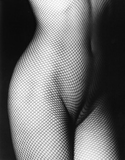 black-and-white-erotic-art:  ⚫️⚪️