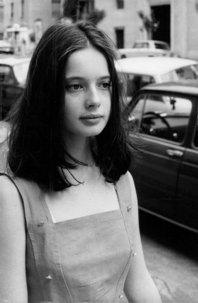 Bergmaniac Gillovny - Young Lady Isabella Rossellini