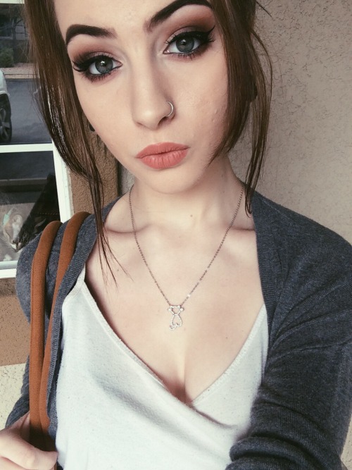 oceansandalleys:  Today I feel cute.