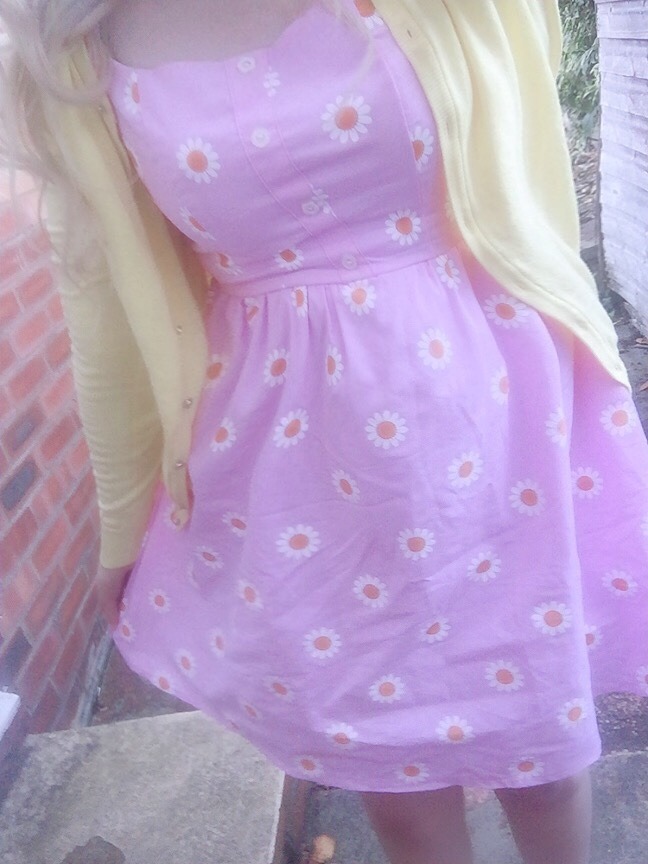 brat-grrl2:&amp; i love to live so pleasantlylive this life of luxurylazing on