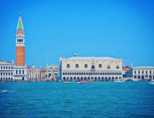 #piazzasanmarco #venezia #laguna #italiahttps://www.instagram.com/p/B2JyxwroGeu/?igshid=1te1njwo4o