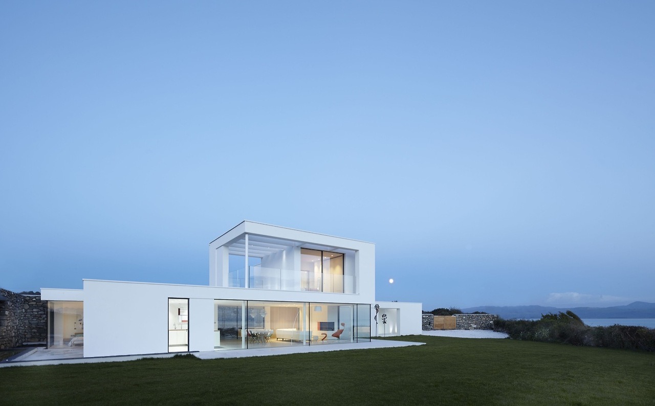 archatlas:      Cefn Castell in Criccieth North Wales    Cefn Castell by stephenson