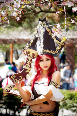 league-of-legends-sexy-girls:  Miss Fortune