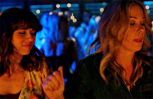 cinemapix:    I wanted to hate Judy, I really did, but it’s impossible. It’s like hating a baby or something. You just can’t.    Christina Applegate and Linda Cardellini as Jen Harding and Judy Hale in Dead to Me (2019-).