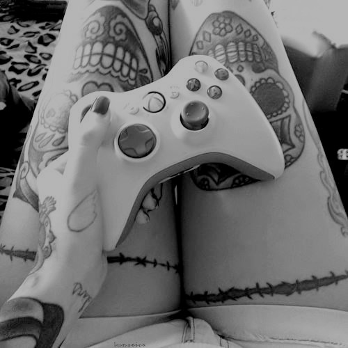 iluvnerdz1111:  gaming girl