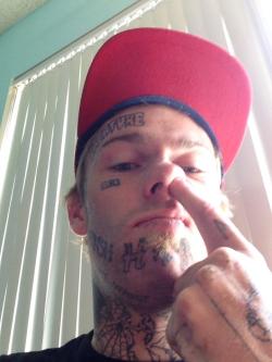 striaghtserve:  Fuck he is hot 