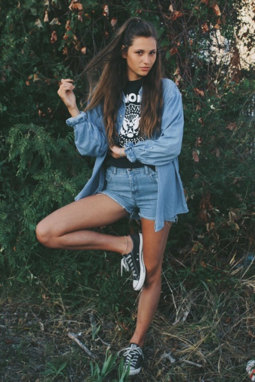 tracyyhargiss:  Denim, Ramones, Converse