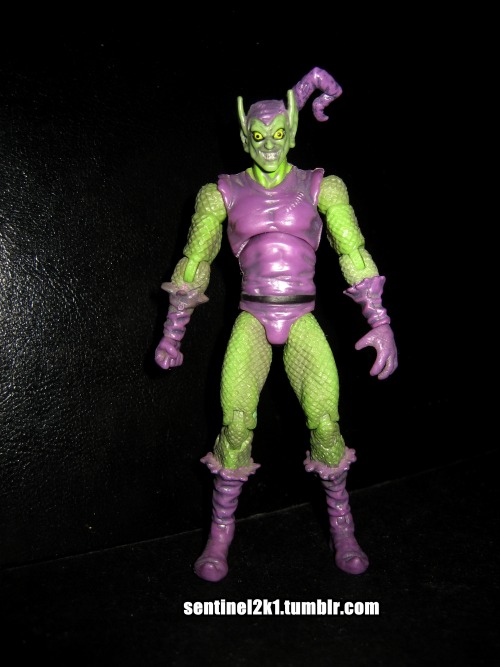 Marvel Universe: Green GoblinThis is from wave 2. Whether or not this figure re-uses the earlier bod