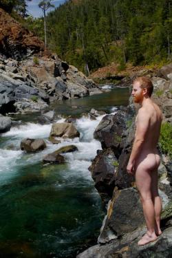 newcumboi: spookkc:  nude in nature sexy   I would happily service him. Red heads are my weakness.  