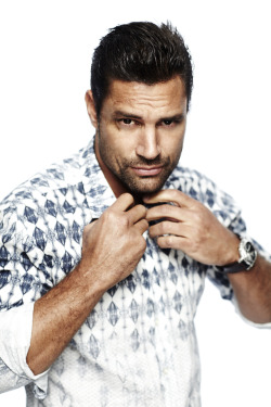 Bluenblood:manu Bennett Photographed By Wes Klain