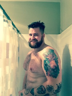 lumbearzach88:  One of those shower selfies