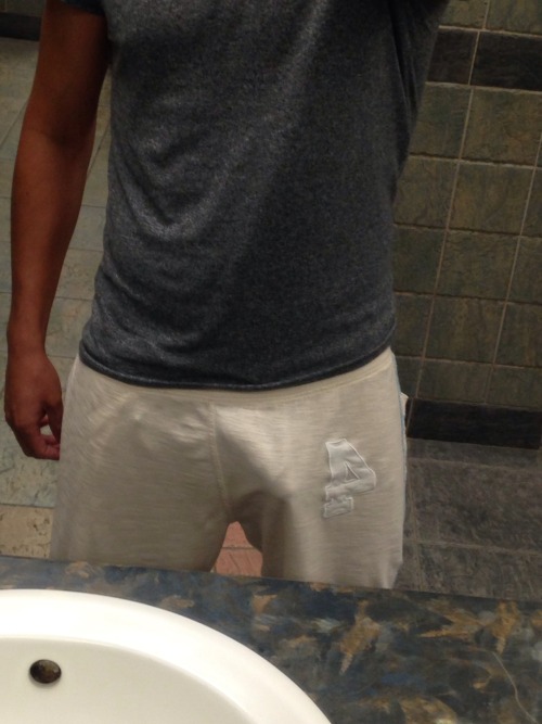 Courtesy of: freeballks Another baller, another hot bathroom selfie. Share yours at mdfreeballi