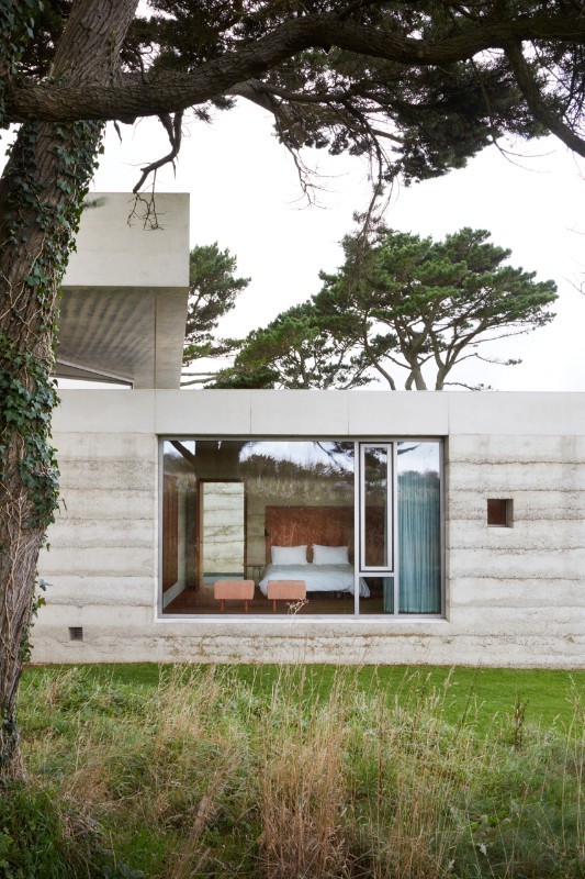 architorturedsouls:  Secular Retreat / Peter Zumthorph: Jack Hobhouse/Living Architecture