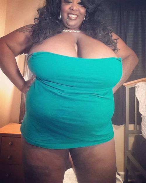 bbwzariahjune:  Lol i can stand up! 😂😘 porn pictures
