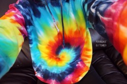 perfinqwut:  If a picture of a north face hoodie can get notes, can my tie-dye hoodie get notes too?Ignore the piece of hair sticking out