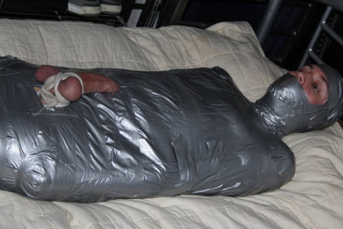 https://lovetapebondage.tumblr.com/post/163496165536
