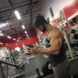 keepemgrowin: Julian, you just worry about flexing… I’ll take the pics.