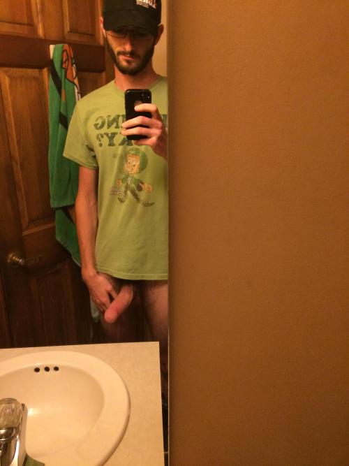 ilikeaverageguys:  returnofthedestroyer:  http://returnofthedestroyer.tumblr.com/  Cock next-door kinda guy!!!!! 🍆🍆🍆🍆 