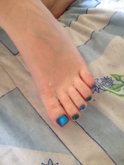 ellessexyfeet:  I’m lucky my lady loves footjobs;)  Might delete these soon though still
