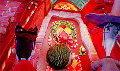 aesthetictales:Making Christmas, making Christmas, la la laIt’s almost here and
