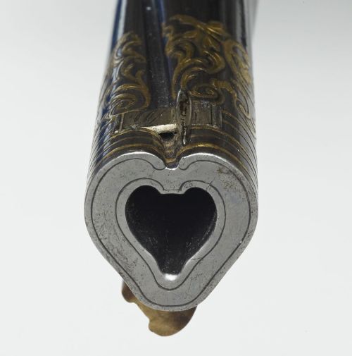 the-spoopy-ghost-of-raejin99: triangular-rose: Bro it’s got a heart shaped barrel It’s a