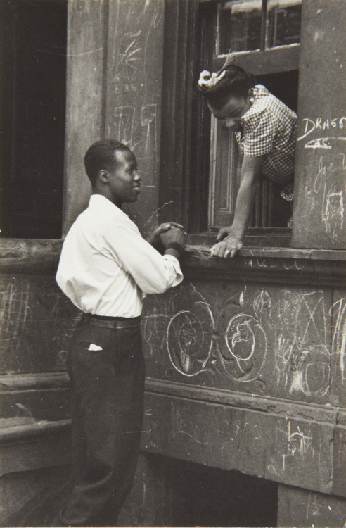 Porn photo killerbeesting:  Helen Levitt - Greeting