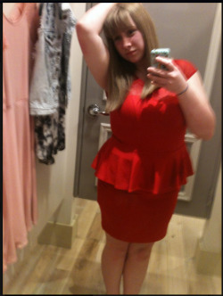 curveappeal:  I’ve always hated my body. But in this dress, I feel really good &lt;3Size: 16-18