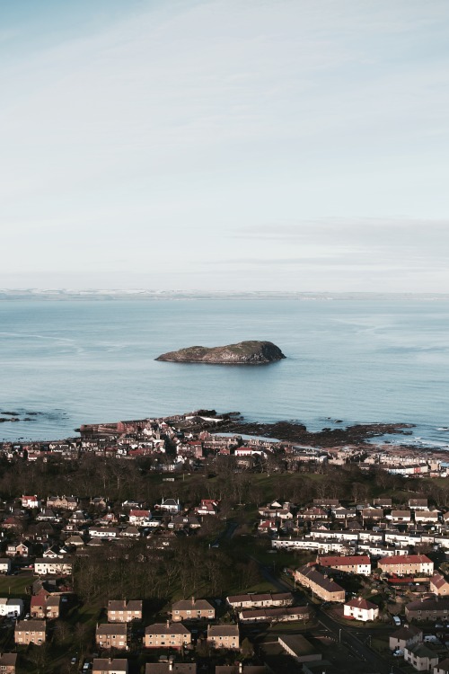 kylebonallo:Craigleith Island, North Berwick, by Kyle Bonallo (instagram)